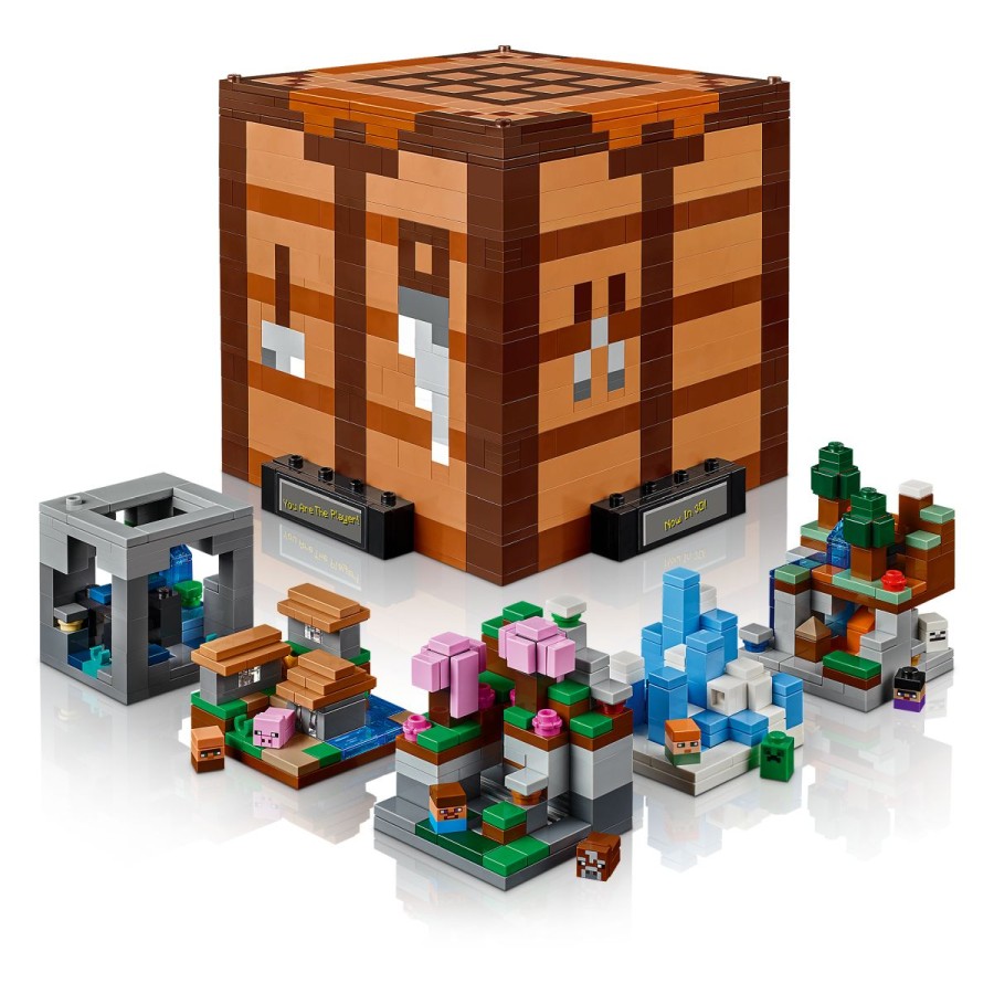 načrtovanim za odrasle igralce priljubljene videoigre. Model odprte kocke ikonske krafterske mize vključuje 8 mikrofigur in 5 minimodelov iz 12 biomov Minecraft. Minimodeli in figure se lahko snamejo z glavnega modela