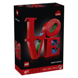 Lego® Art LOVEUporabi kocke in s kompletom za sestavljanje LEGO® Art ustvari različico LEGO ikonske skulpture LOVE Roberta Indiane ter med okrasje svojega doma dodaj eno najslavnejših umetnin na svetu. Je odlično darilo zate ali za valentinovo