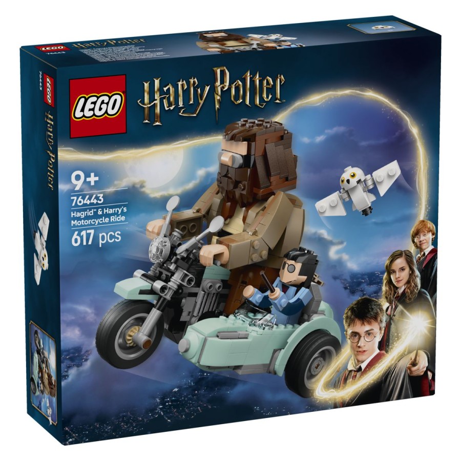 Lego® Harry Potter™ Hagridova™ in Harryjeva vožnja z motornim kolesomDobro se drži in se odpelji v Jazbino na Hagridovem letečem motorju! S podrobnim modelom odigraj dramatične prizore iz knjige in filma Harry Potter in svetinje smrti™ in ustvari svoje zgodbe. Odpelji se z motorjem s polvelikanom Hagridom™ in Harryjem Potterjem™ v bočni prikolici ter sovo Hedwig™ na hrbtu. Ali pa preprosto razstavi svojo čarobno stvaritev kot del svoje iz kock sestavljene zbirke kompletov LEGO® Harry Potter!Primerno za otroke od 9. leta dalje.